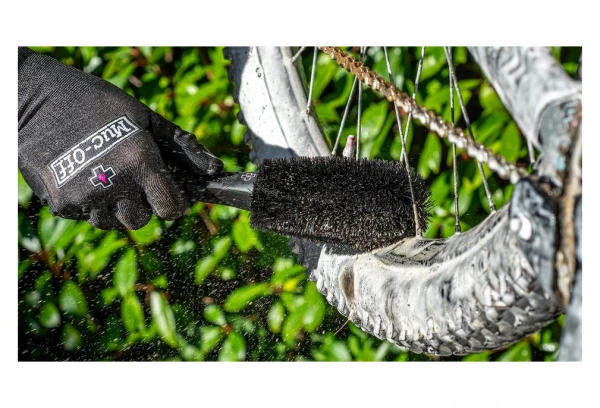 MUC-OFF Brosse Double Pour Roues Et Composants 4 MUC-OFF Brosse Double Pour Roues Et Composants – Image 2