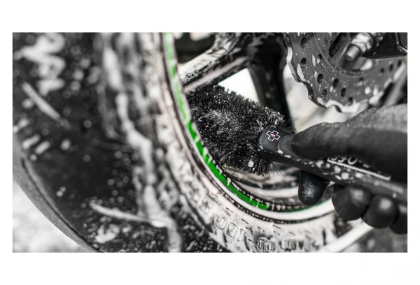 MUC-OFF Brosse Double Pour Roues Et Composants 5 MUC-OFF Brosse Double Pour Roues Et Composants – Image 3