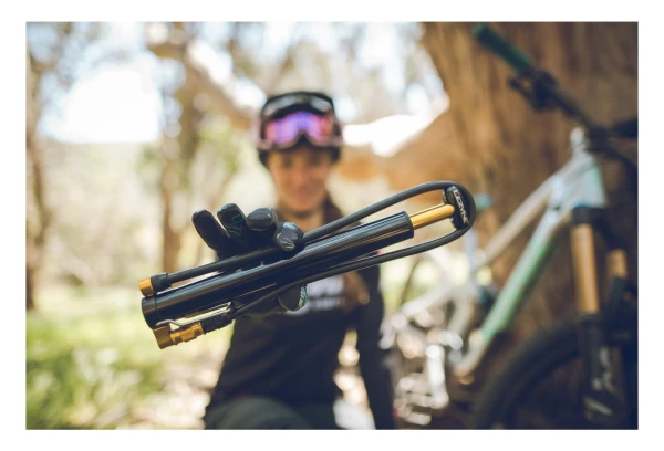 Pompe à Pied Lezyne Micro Floor Drive HV (Max 90 Psi / 6.2 Bar) Noir 4 Pompe à Pied Lezyne Micro Floor Drive HV (Max 90 Psi / 6.2 Bar) Noir – Image 2