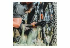 Pompe à Main Lezyne Grip Drive HV 186mm (Max 90 Psi / 6.2 Bar) Noir 7 Pompe à Main Lezyne Grip Drive HV 186mm (Max 90 Psi / 6.2 Bar) Noir -Atelier Vélos de Ville Soldes Magasin unnamed file 1779