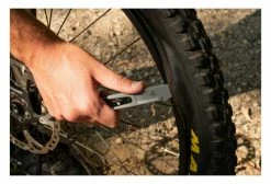 Multi-Outil Wolf Tooth 8-Bit Tire Lever + Rim Dent Remover (2 Fonctions) Noir -Atelier Vélos de Ville Soldes Magasin unnamed file 2181