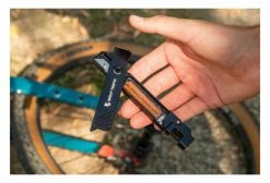 Multi-Outil Wolf Tooth 8-Bit Chainbreaker + Utility Knife (4 Fonctions) Noir 17 Multi-Outil Wolf Tooth 8-Bit Chainbreaker + Utility Knife (4 Fonctions) Noir -Atelier Vélos de Ville Soldes Magasin unnamed file 3317