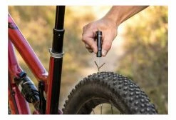 Outil Pour Mèches Tubeless Wolf Tooth EnCase System Tire Plug Inserter -Atelier Vélos de Ville Soldes Magasin unnamed file 3325