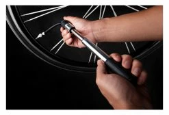 Pompe à Main Birzman Velocity MTB (Max 90psi / 6.2 Bar) Noir 9 Pompe à Main Birzman Velocity MTB (Max 90psi / 6.2 Bar) Noir -Atelier Vélos de Ville Soldes Magasin unnamed file 3474