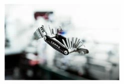 Multi-Outils Lezyne CRV-20 (20 Fonctions) Noir 7 Multi-Outils Lezyne CRV-20 (20 Fonctions) Noir -Atelier Vélos de Ville Soldes Magasin unnamed file 4050